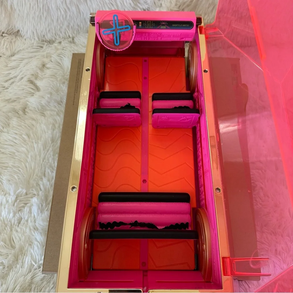 L.O.L. SURPRISE 3-in-1 Party Cruiser Pink OMG Doll Car Pool Dance Floor